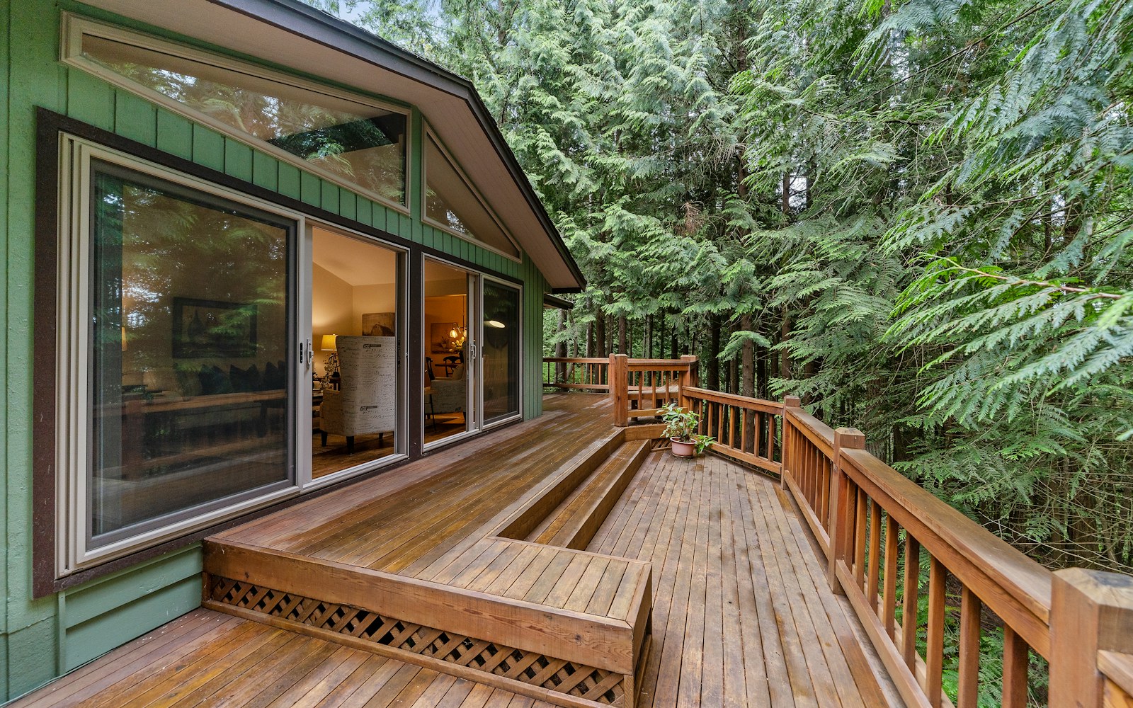 Wraparound wood deck with integrated railing system